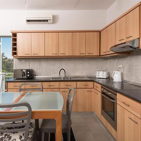 The Town House Apartment ลีเมนาส ภายนอก รูปภาพ