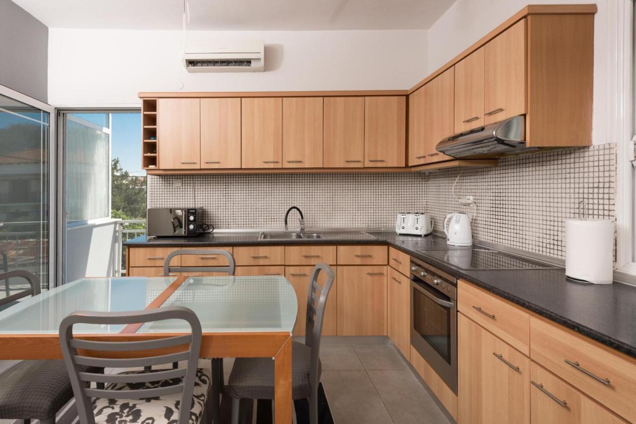 The Town House Apartment ลีเมนาส ภายนอก รูปภาพ